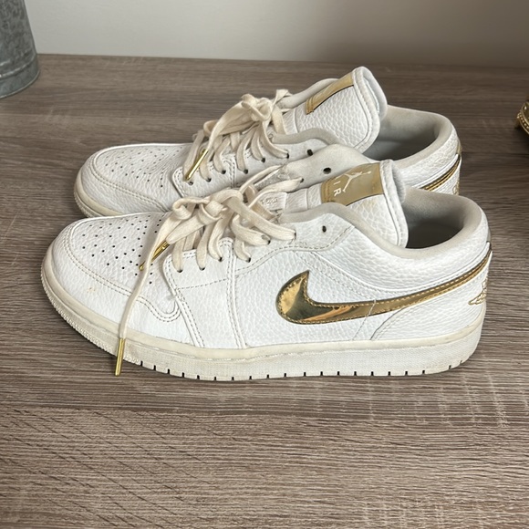 Air Jordan 1 Low - Picture 3 of 4